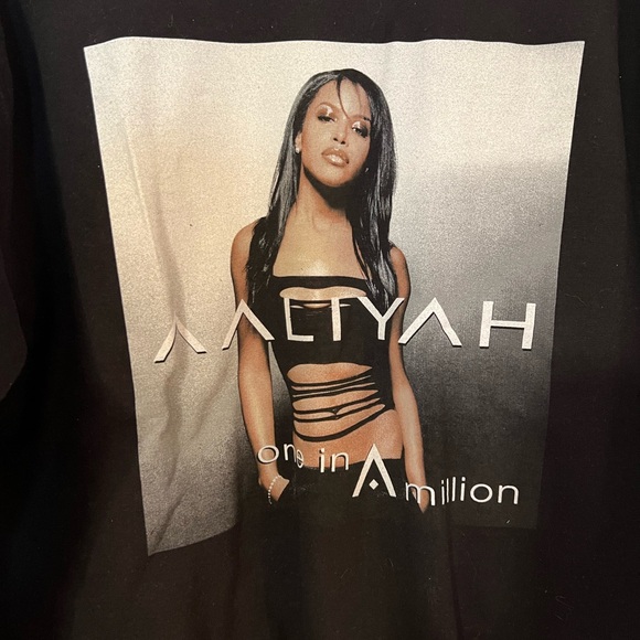 Crewneck sweatshirt size small Aaliyah - Picture 2 of 3